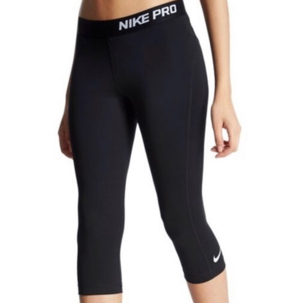 NWOT Womens Nike Pro Dry Fit Black/White Capri Workout Pant Size: Small